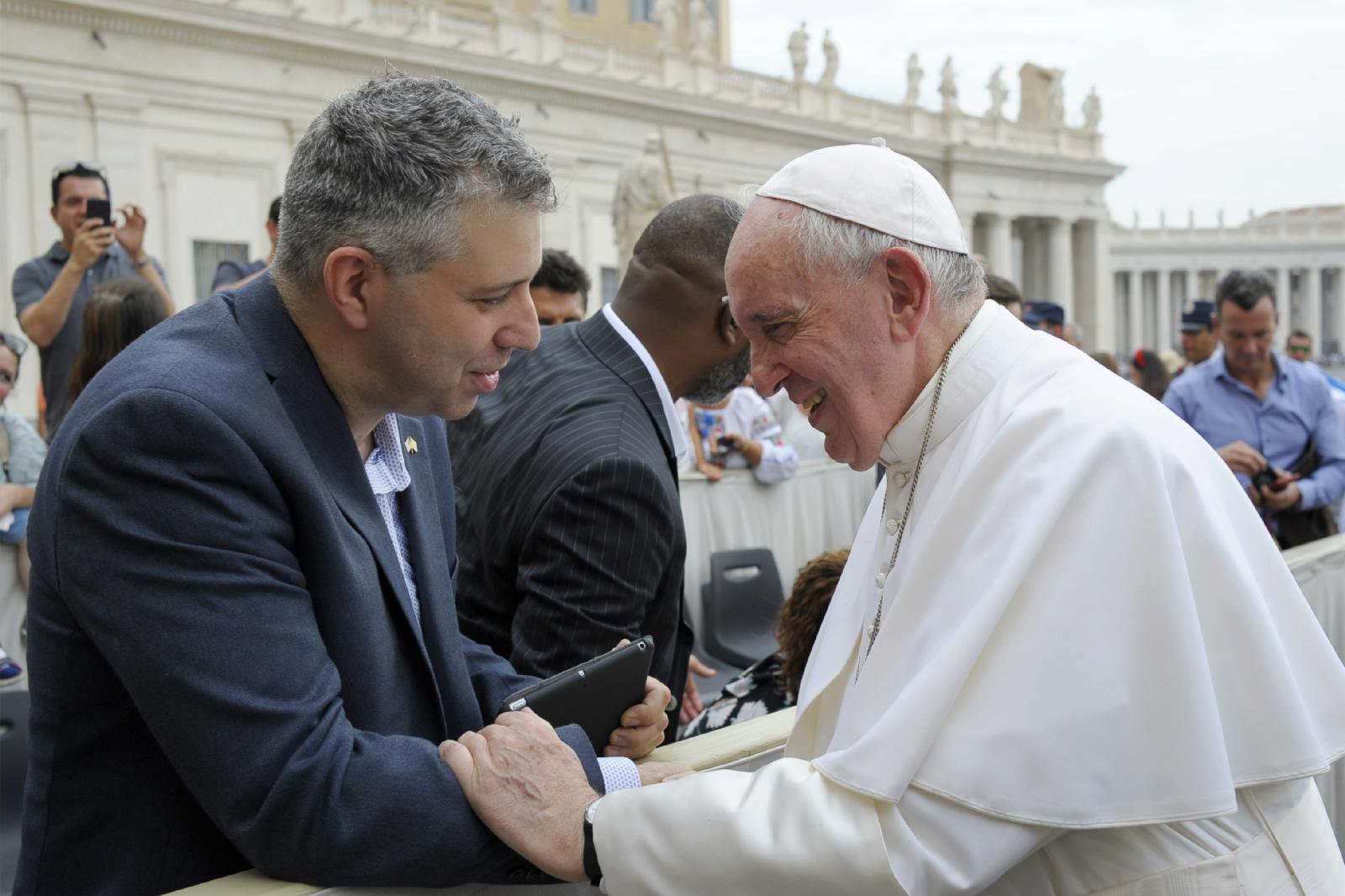Пресс-секретарь Архиепархии пояснил слова Папы Франциска об однополых союзах