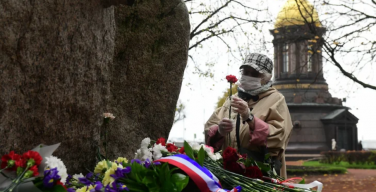 У Соловецкого камня в Петербурге прошла акция памяти жертв политических репрессий