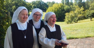 Радость созерцательной жизни в общине: монахини с синдромом Дауна