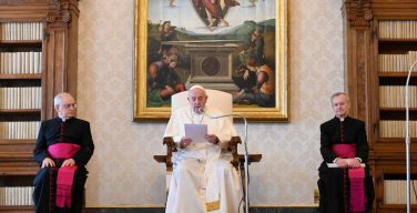 Общие аудиенции Папы снова будут проходить в Апостольской библиотеке