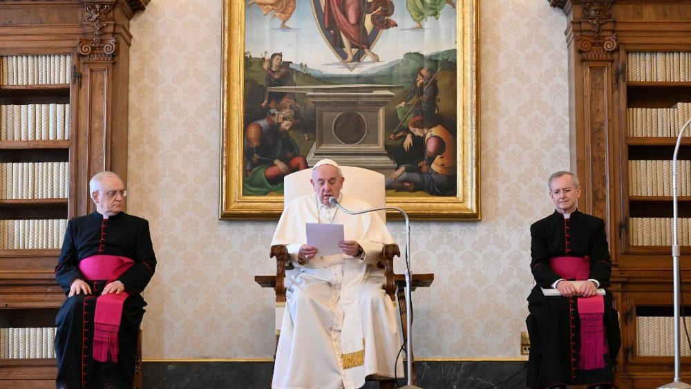 Общие аудиенции Папы снова будут проходить в Апостольской библиотеке