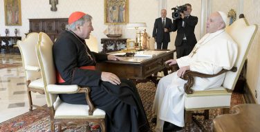 Папа встретился с кардиналом Джорджем Пеллом