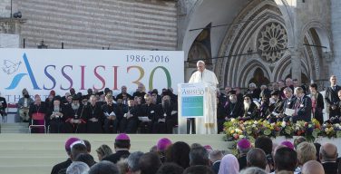 Во вторник Папа Франциск примет участие в межрелигиозном молебне о мире, который пройдет в Риме на площади Кампидольо