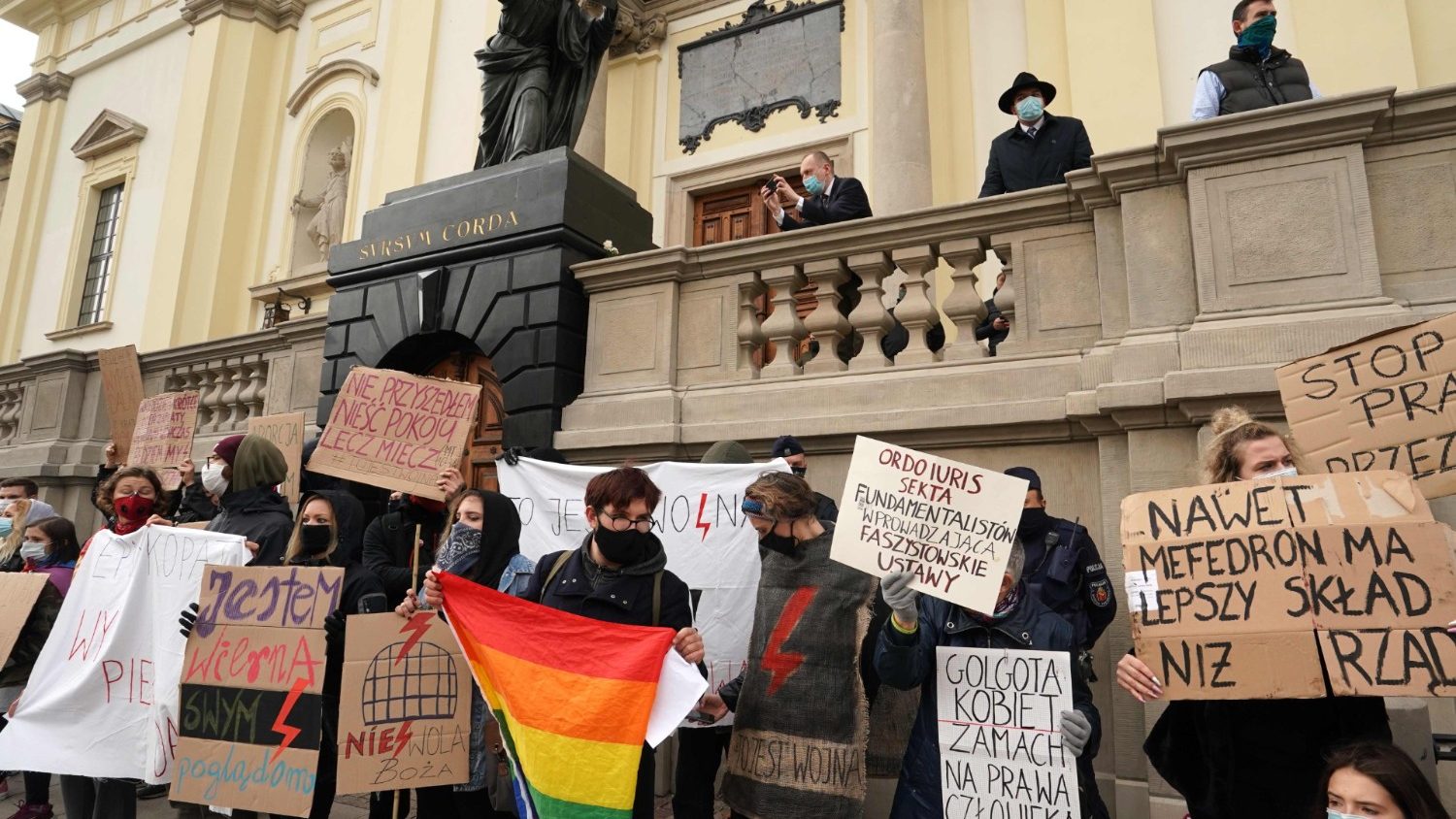 Церковь в Польше молится о своей стране, потрясённой протестами