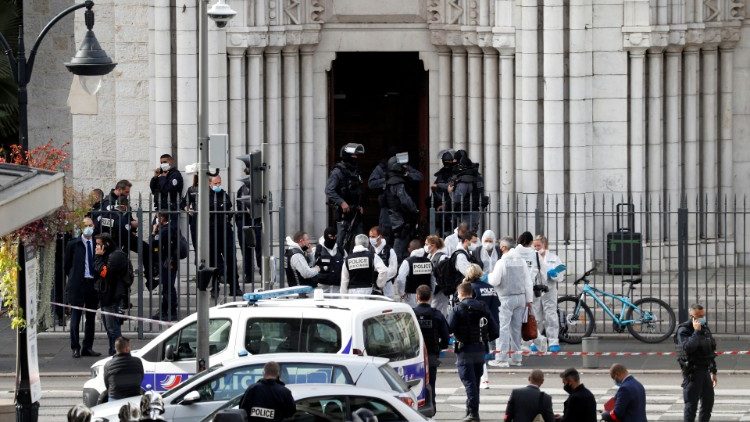 Глава католиков Франции выразил соболезнования в связи с терактом в Ницце