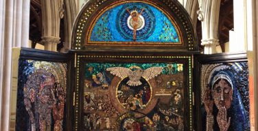 В британском соборе установлены 10 передвижных мозаичных панели, славящие святого Иеронима