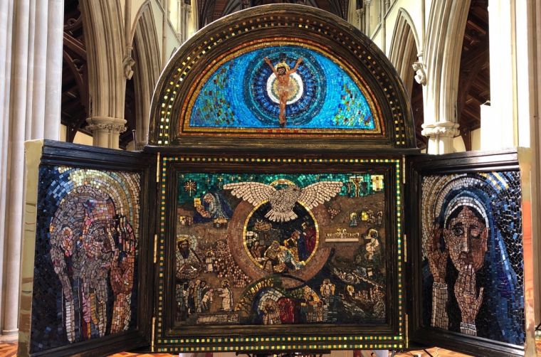 В британском соборе установлены 10 передвижных мозаичных панели, славящие святого Иеронима