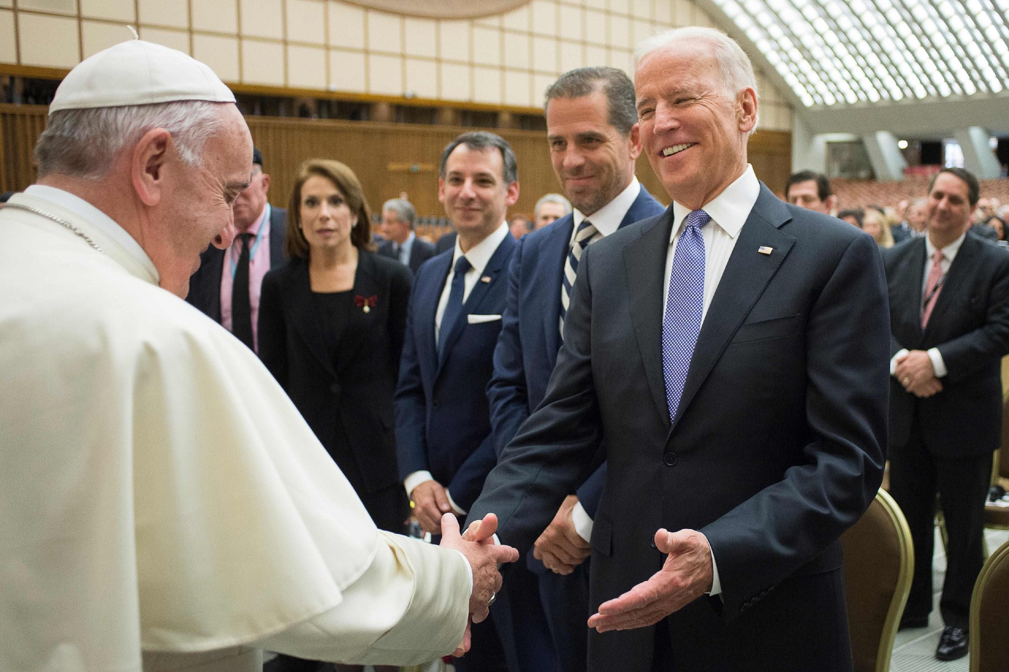 Папа Франциск побеседовал по телефону с Джо Байденом