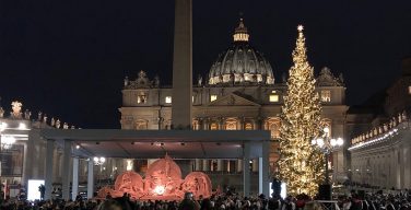 В Ватикане началось строительство рождественского вертепа из кастелланской керамики