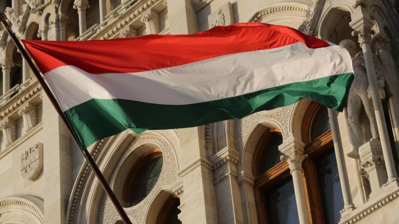 Правительство Венгрии предлагает закрепить в Конституции, что пол человека определяется только при рождении