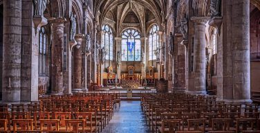 Франция: епископы не согласны с решением Макрона