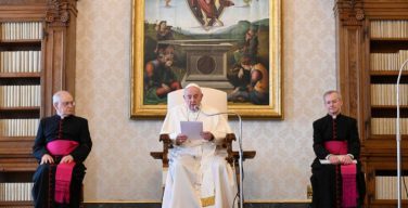 Общие аудиенции Папы Франциска снова будут проходить в Апостольской библиотеке