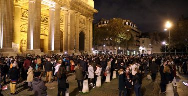Власти Франции разрешат католикам проводить мессы не ранее декабря — СМИ