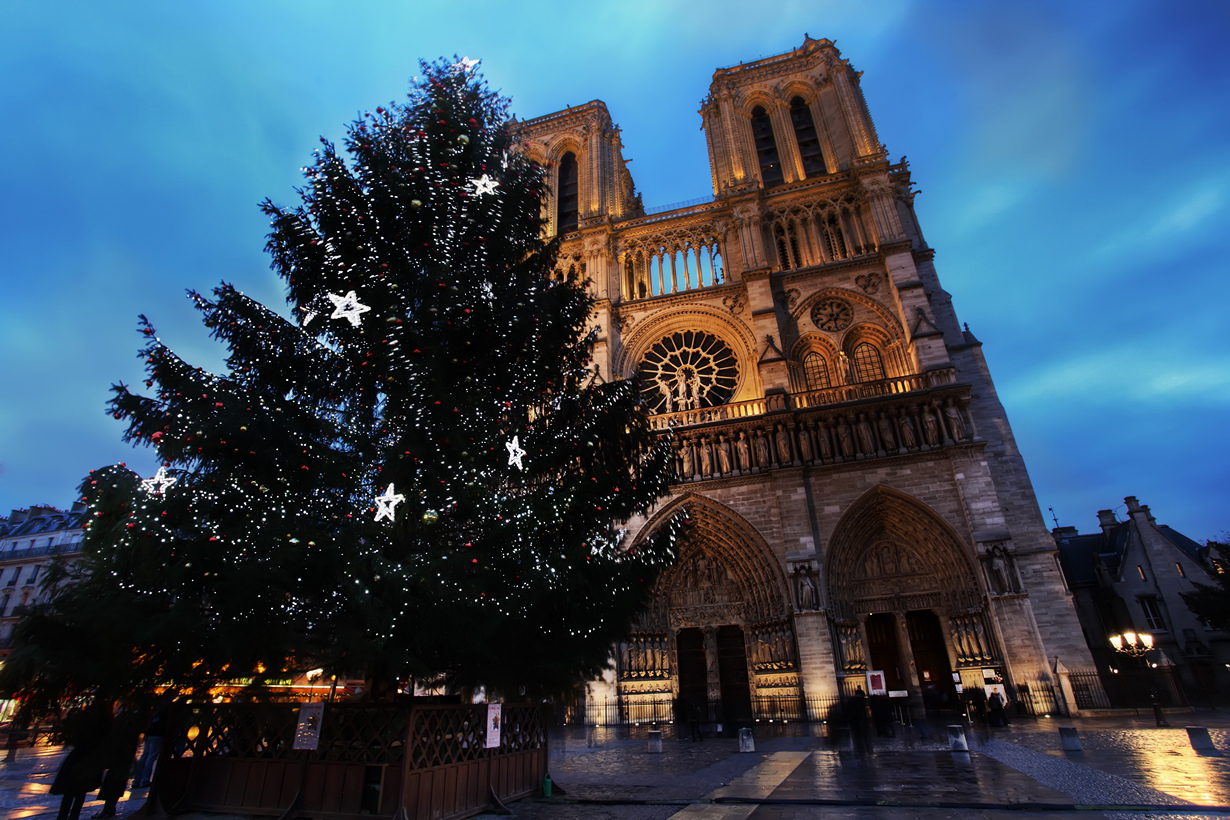 Комендантский час отменят во Франции на Рождество и Новый год