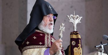Патриарх-Католикос всех армян Гарегин II призвал премьер-министра подать в отставку