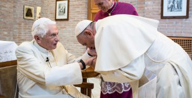 Бенедикт XVI по-прежнему может внятно говорить — архиепископ Генсвайн