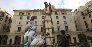 Инсталляция Святого Семейства в Испании стала самым большим в мире рождественским вертепом