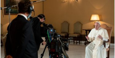 Папа Римский Франциск примет участие в документальном проекте Netflix