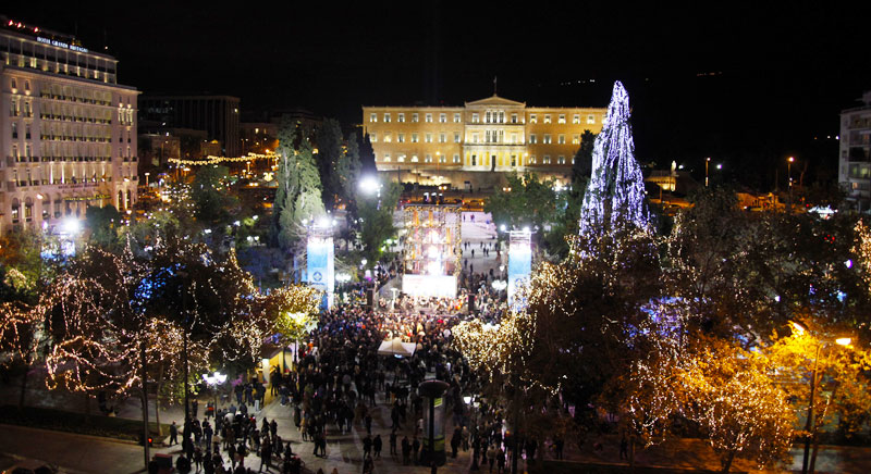 Власти Греции запретили колядки и гуляния на Рождество и Новый год