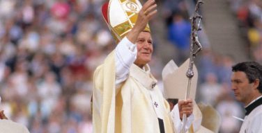 Дмитрий Быков о святом Иоанне Павле II: «Счастливый Папа»