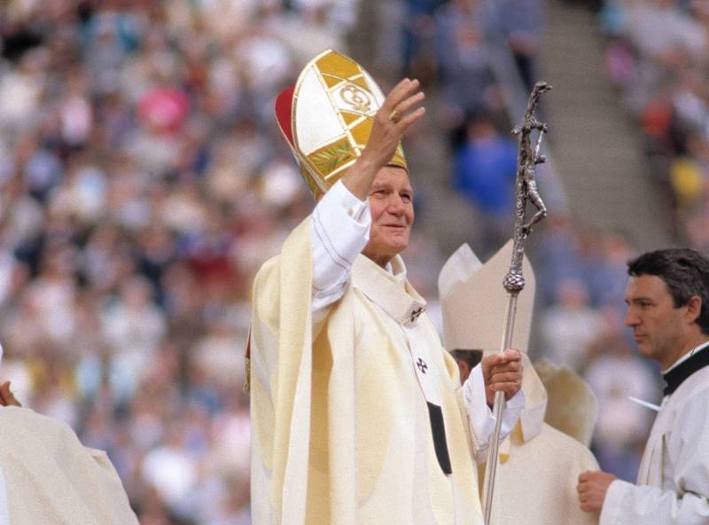 Дмитрий Быков о святом Иоанне Павле II: «Счастливый Папа»