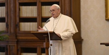 В связи с недомоганием Папы Франциска произошли изменения в программе церемоний