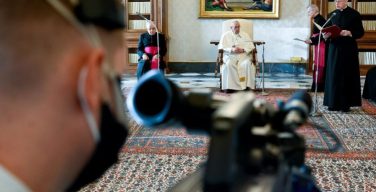 «Пойди и посмотри»: опубликовано послание Папы Франциска на 55-й Всемирный день социальных коммуникаций