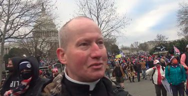США: в католической епархии осудили действия клирика, который якобы «проводил экзорцизм» Капитолия 6 января