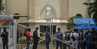 Папа молится о жертвах теракта в Индонезии