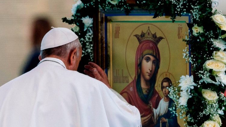 В своей катехезе на общей аудиенции в канун торжества Благовещения Папа Франциск призвал верных молиться вместе с Девой Марией