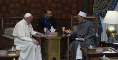 Верховный имам Университета Аль-Азхар молится об успехе визита Папы в Ирак