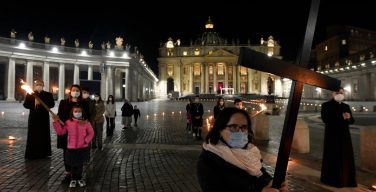 Крестный путь в Ватикане: страдания человечества глазами детей