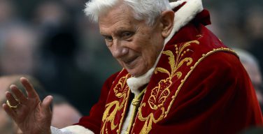 Уходя в отставку, Бенедикт XVI думал, что ему осталось жить считаные месяцы