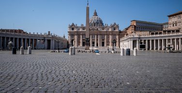 Зеленский назвал Ватикан идеальным местом для встречи с Путиным