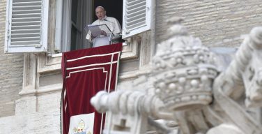 Regina Caeli 18 апреля. Папа напомнил, что не существует христианства «на расстоянии»
