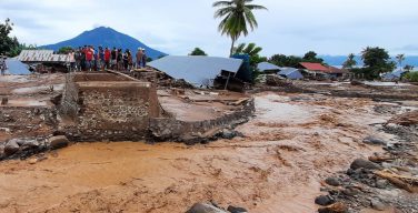 Папа молится о жертвах наводнений в Индонезии и Восточном Тиморе