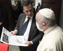 Папа Франциск посетил Палаццо Пио, где располагаются главные СМИ Ватикана