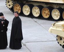 РПЦ подумывает об отказе от освящения оружия — СМИ