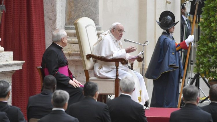 На общей аудиенции в среду последней недели Пасхального времени Папа Франциск продолжил цикл своих размышлений о молитве