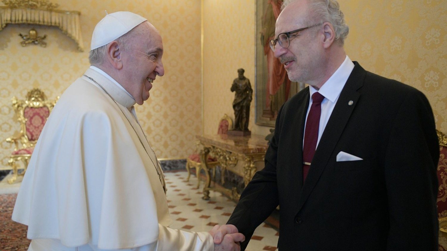 Папа встретился с президентом Латвии