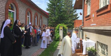 О праздновании торжества Пресвятых Тела и Крови Христа в приходе францисканцев (Новосибирск)