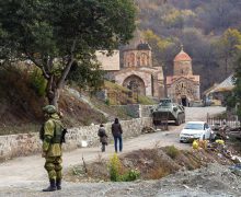 Макрон призвал сохранить христианские и мусульманские святыни в Карабахе