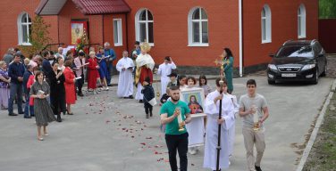 Евхаристические процессии в Сургуте и Челябинске (ФОТО)