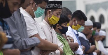 Пандемия изменит религию: религиоведы считают, что новые практики ковидного времени не исчезнут после победы над болезнью