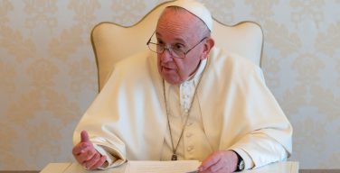 Папа Франциск: любовь – не философия, она изменяет мир