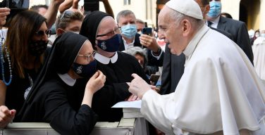 Папа на общей аудиенции: «Молитва – это дыхание жизни»