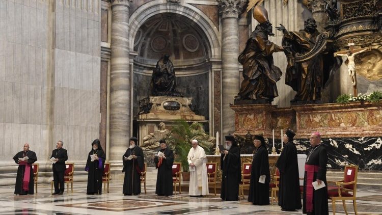 Папа Франциск помолился вместе с иерархами из Ливана о мире в их стране
