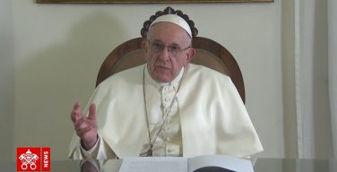 Папа Франциск призвал в июле молиться об укреплении социальной дружбы
