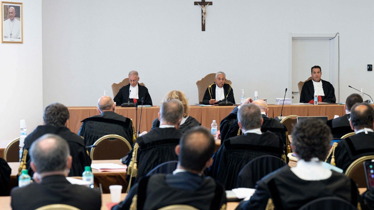 Суд Ватикана рассматривает беспрецедентное дело о финансовых махинациях