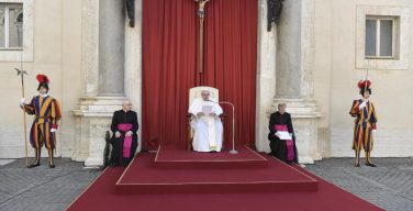 В июле будут приостановлены общие аудиенции Папы